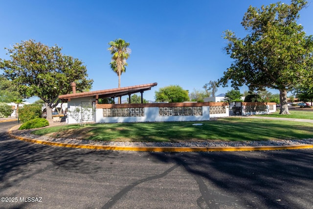 134 S Paseo Quinta Unit A, Green Valley, AZ 85614 - surrounding community featuring a lawn