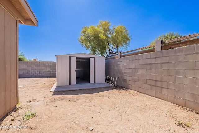 2340 S Window Rock Pl, Tucson, AZ 85710 - view of fenced backyard