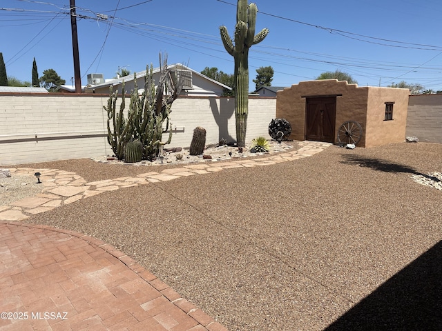 1117 S Carnegie Dr, Tucson, AZ 85710 - view of yard