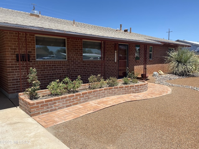 1117 S Carnegie Dr, Tucson, AZ 85710 - single story home featuring brick siding and roof with shingles