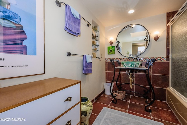 2600 E Skyline Dr Unit 21, Tucson, AZ 85718 - full bath with tile patterned floors, shower / bath combination with glass door, toilet, and tile walls