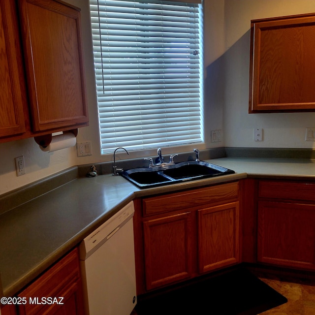 536 W Deerview Ct, Green Valley, AZ 85614 - kitchen with white dishwasher and a sink