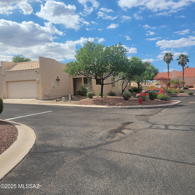 536 W Deerview Ct, Green Valley, AZ 85614 - view of front facade featuring an attached garage, stucco siding, and driveway