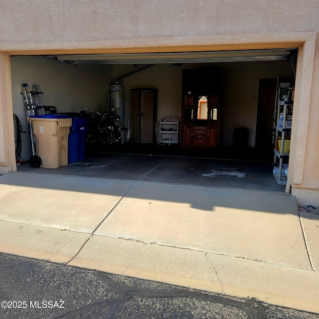 536 W Deerview Ct, Green Valley, AZ 85614 - garage with water heater and heating unit
