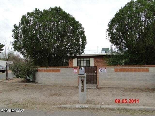 4356 E Linden St, Tucson, AZ 85712 - view of front of house featuring a fenced front yard, brick siding, and a gate