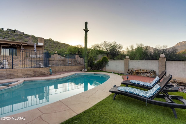 4990 N Kolb Rd, Tucson, AZ 85750 - view of pool featuring a pool with connected hot tub