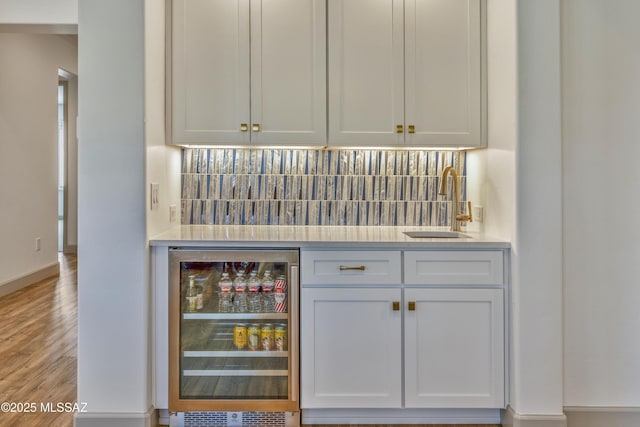 30755 S Chestnut Way, Oracle, AZ 85623 - indoor wet bar with wine cooler, tasteful backsplash, and light wood-type flooring