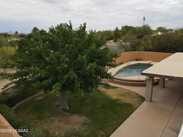 7621 N Placita De Los Amigos, Tucson, AZ 85704 - view of swimming pool featuring a fenced backyard and a diving board