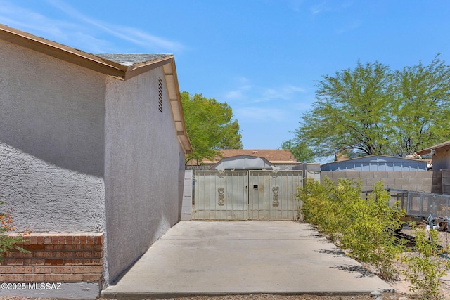 2520 W Vereda De Las Flores, Tucson, AZ 85746 - view of patio featuring a gate