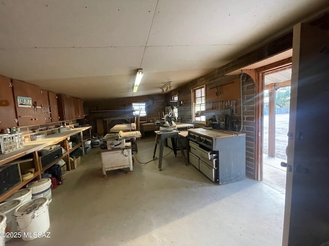 1094 N Pomerene Rd, Benson, AZ 85602 - kitchen featuring concrete floors