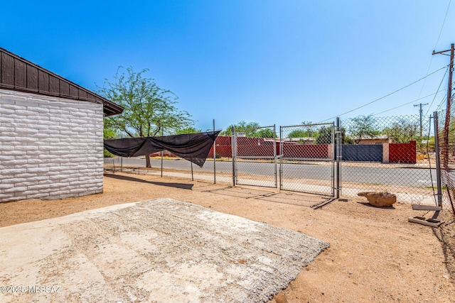 201 W Macarthur St, Tucson, AZ 85714 - view of yard featuring a gate