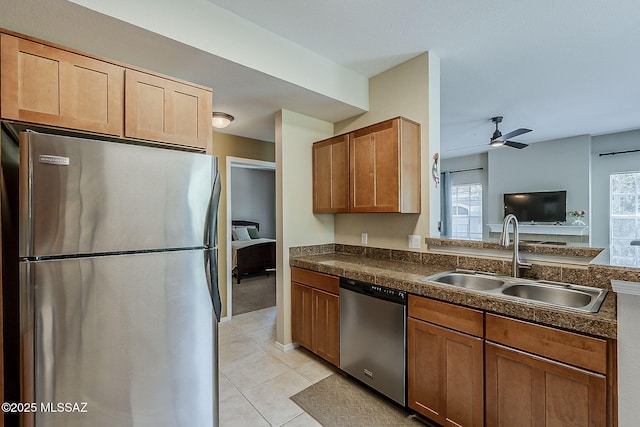 1500 E Pusch Wilderness Dr Unit 15205, Oro Valley, AZ 85737 - kitchen featuring appliances with stainless steel finishes, dark countertops, plenty of natural light, and a ceiling fan