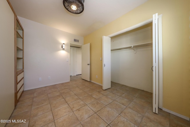 1641 S San Carla, Green Valley, AZ 85614 - unfurnished bedroom featuring a closet