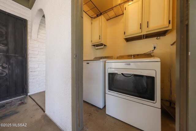 1641 S San Carla, Green Valley, AZ 85614 - laundry area featuring washing machine and clothes dryer and cabinet space