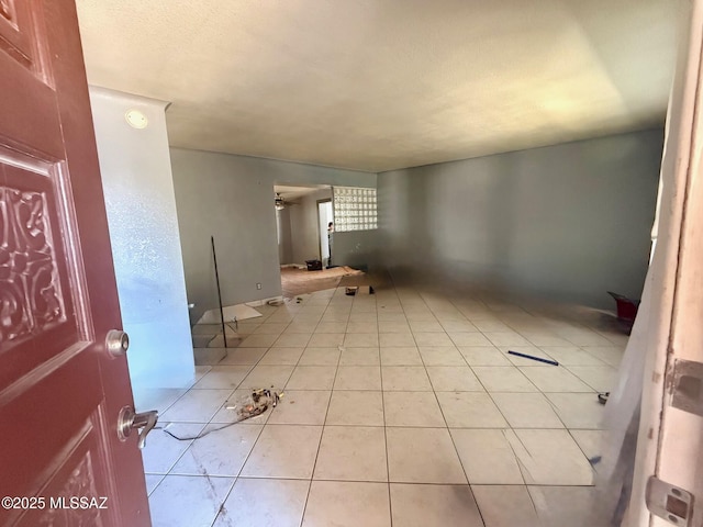 641 W Teton St, Tucson, AZ 85756 - unfurnished room featuring a smoke detector, a ceiling fan, and light tile patterned floors