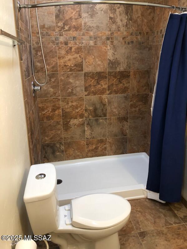 1048 E 7th St, Tucson, AZ 85719 - full bath featuring toilet and a stall shower