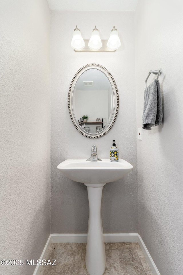 4660 E Torrey Pines Ln, Chandler, AZ 85249 - bathroom with baseboards