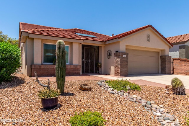 938 E Grass Meadow Pl, Oro Valley, AZ 85755 - view of front facade featuring stucco siding, a garage, a tile roof, and driveway