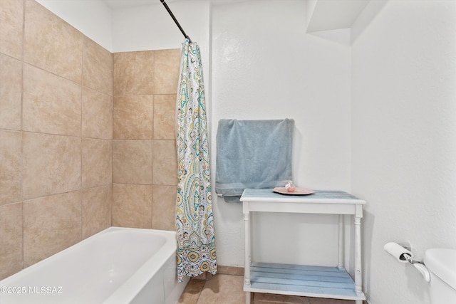 8450 E Old Spanish Trl Apt 154, Tucson, AZ 85710 - full bath with shower / bath combination with curtain and toilet