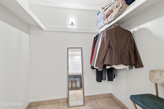 8450 E Old Spanish Trl Apt 154, Tucson, AZ 85710 - walk in closet featuring light tile patterned flooring