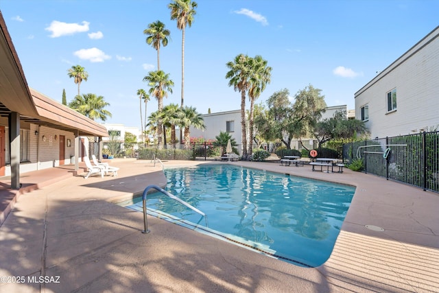 8450 E Old Spanish Trl Apt 154, Tucson, AZ 85710 - community pool with a patio