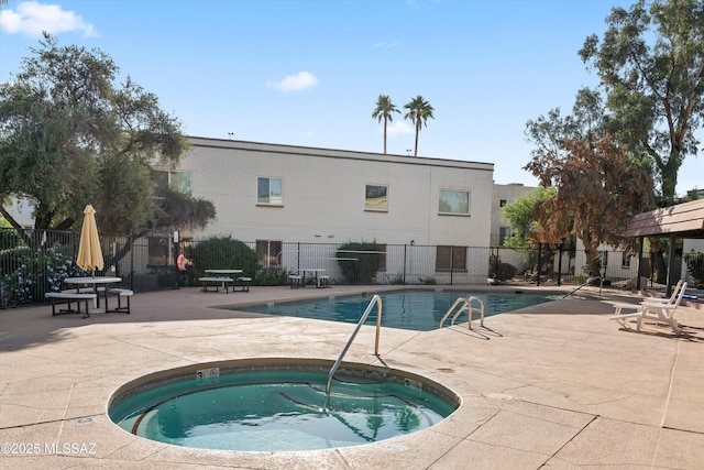 8450 E Old Spanish Trl Apt 154, Tucson, AZ 85710 - community pool featuring a patio and a community hot tub