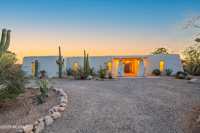 5015 N Via Condesa, Tucson, AZ 85718 - mid-century inspired home featuring stucco siding