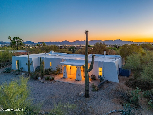 5015 N Via Condesa, Tucson, AZ 85718 - mid-century modern home featuring a mountain view and stucco siding