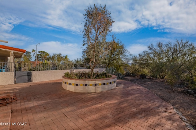 5015 N Via Condesa, Tucson, AZ 85718 - view of patio featuring a gate
