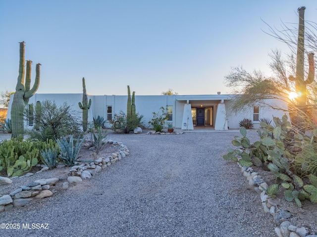 5015 N Via Condesa, Tucson, AZ 85718 - mid-century inspired home featuring stucco siding