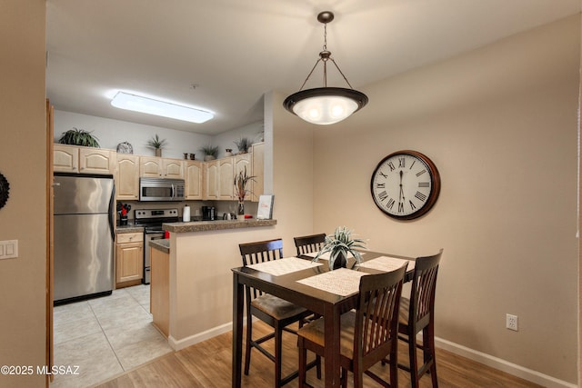 1500 E Pusch Wilderness Dr Unit 2103, Tucson, AZ 85737 - dining space with light wood finished floors
