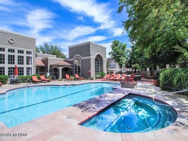 1500 E Pusch Wilderness Dr Unit 2103, Tucson, AZ 85737 - community pool featuring a hot tub and a patio area