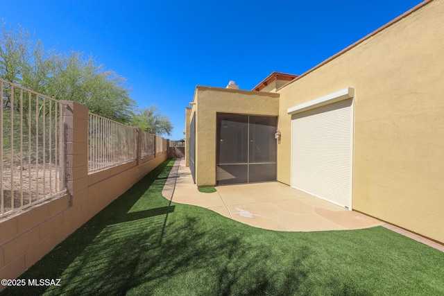 14085 E Copper Mesa Ct, Vail, AZ 85641 - fenced backyard with a patio area