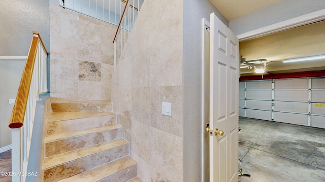8942 N Ferber Ct, Tucson, AZ 85742 - view of staircase