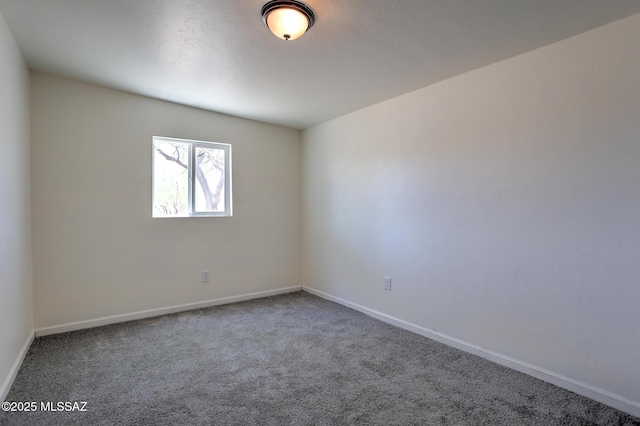 1125 W Huron St, Tucson, AZ 85745 - unfurnished room with carpet and baseboards