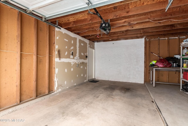 801 W Idaho St, Tucson, AZ 85706 - garage with a garage door opener