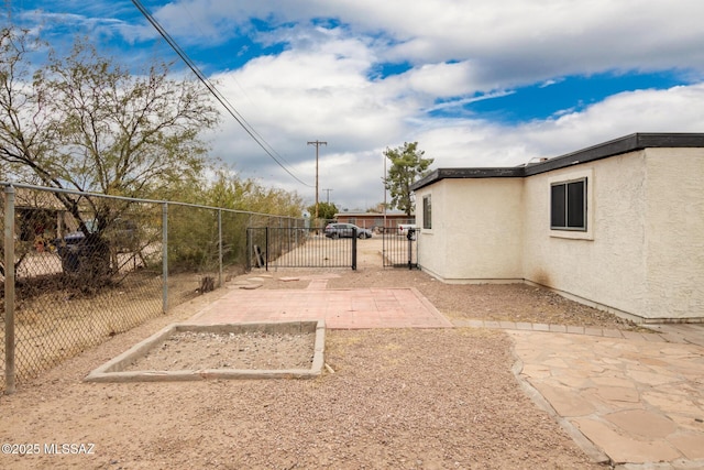 801 W Idaho St, Tucson, AZ 85706 - view of yard with a gate