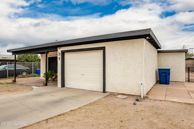 801 W Idaho St, Tucson, AZ 85706 - garage featuring concrete driveway