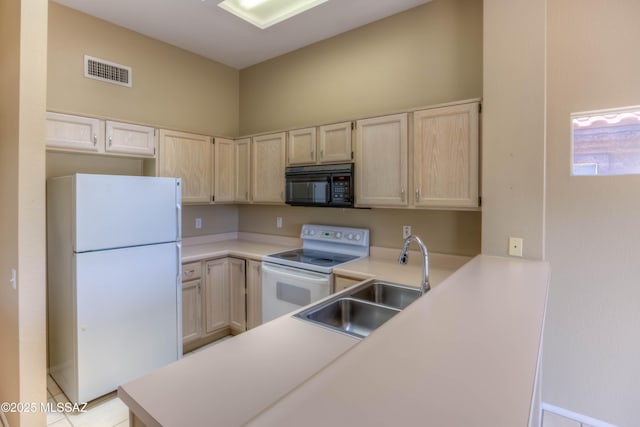 13491 N Tom Ryans Way, Oro Valley, AZ 85755 - kitchen featuring white appliances, light brown cabinets, light countertops, a peninsula, and light tile patterned flooring
