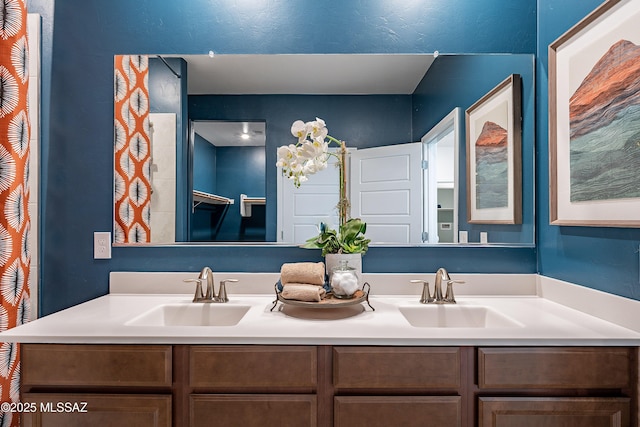10490 W Beaman Ln, Marana, AZ 85653 - full bath featuring double vanity