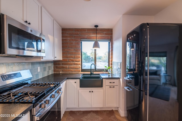 1115 W Santo Domingo Cir, Tucson, AZ 85704 - kitchen featuring appliances with stainless steel finishes, dark countertops, and white cabinets