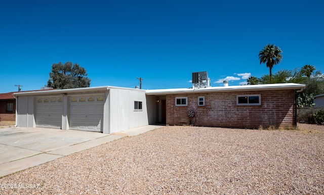 6409 E Hayne St, Tucson, AZ 85710 - ranch-style home featuring brick siding