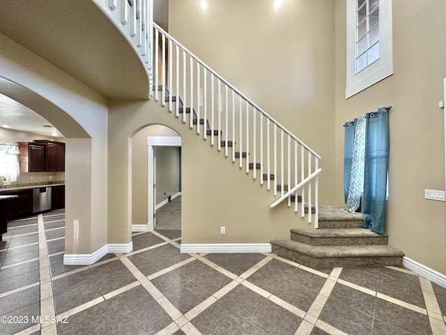 508 N Eagle Meadow Loop, Thatcher, AZ 85552 - staircase with arched walkways and a high ceiling