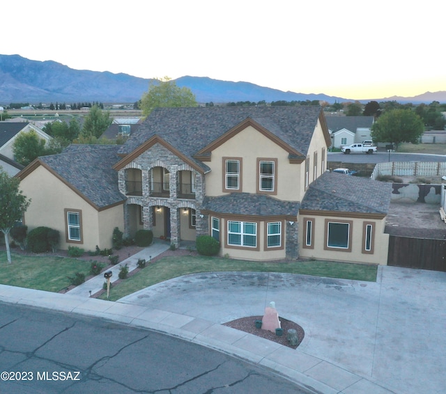 508 N Eagle Meadow Loop, Thatcher, AZ 85552 - view of front of house featuring stucco siding, a balcony, a mountain view, and curved driveway