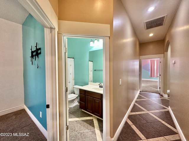 508 N Eagle Meadow Loop, Thatcher, AZ 85552 - hallway with inlaid floor details and recessed lighting