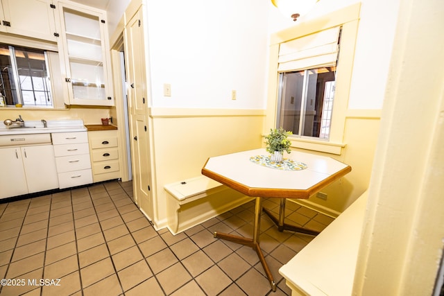 1809 E 8th St, Tucson, AZ 85719 - bathroom with tile patterned floors