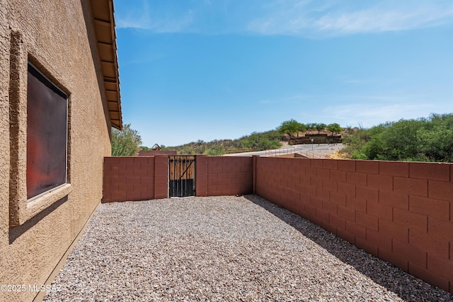 1026 E Madera Estates Ln, Sahuarita, AZ 85629 - view of yard featuring a gate