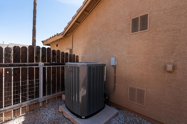 1026 E Madera Estates Ln, Sahuarita, AZ 85629 - view of side of home with a cooling unit and stucco siding