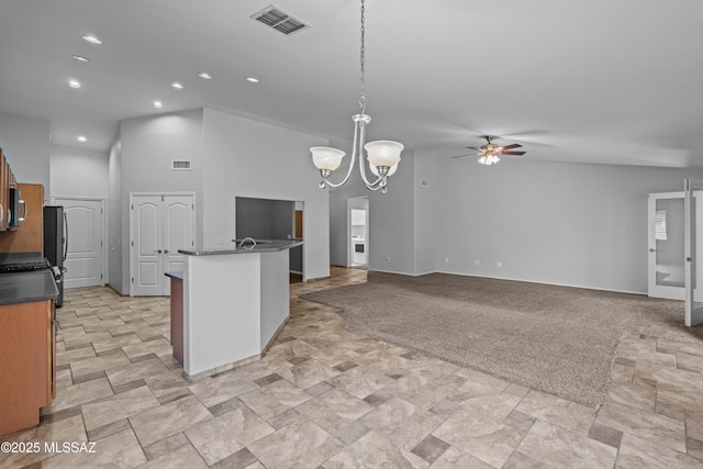 1026 E Madera Estates Ln, Sahuarita, AZ 85629 - kitchen featuring a ceiling fan, dark countertops, a chandelier, hanging light fixtures, and recessed lighting