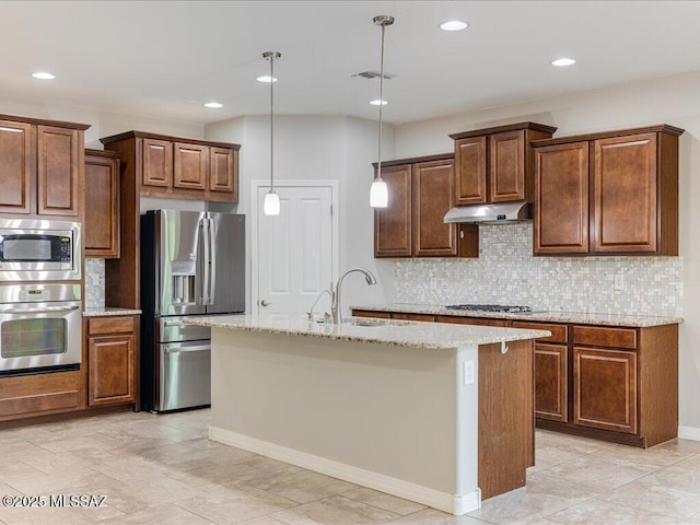 3872 W Sonoma Ranch Pl, Marana, AZ 85658 - kitchen featuring stainless steel appliances, under cabinet range hood, tasteful backsplash, recessed lighting, and a center island with sink